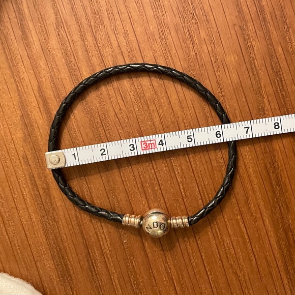 Sold out - Pandora silver bracelet + black leather - Picture 7 of 9